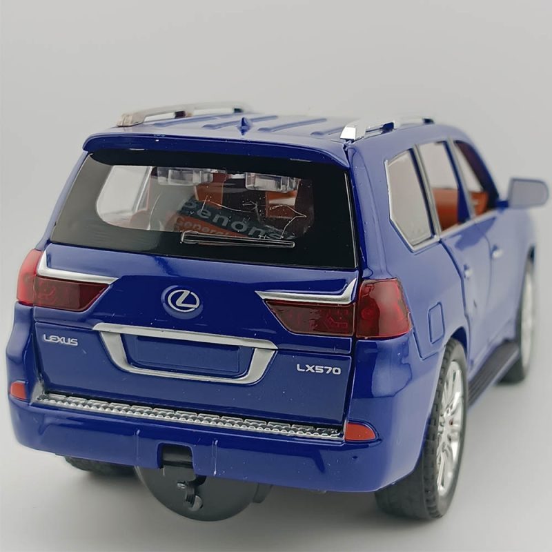اسباب بازی ماشین فلزی لکسوس LX 570 عقب کش دود زا برند چی ژی