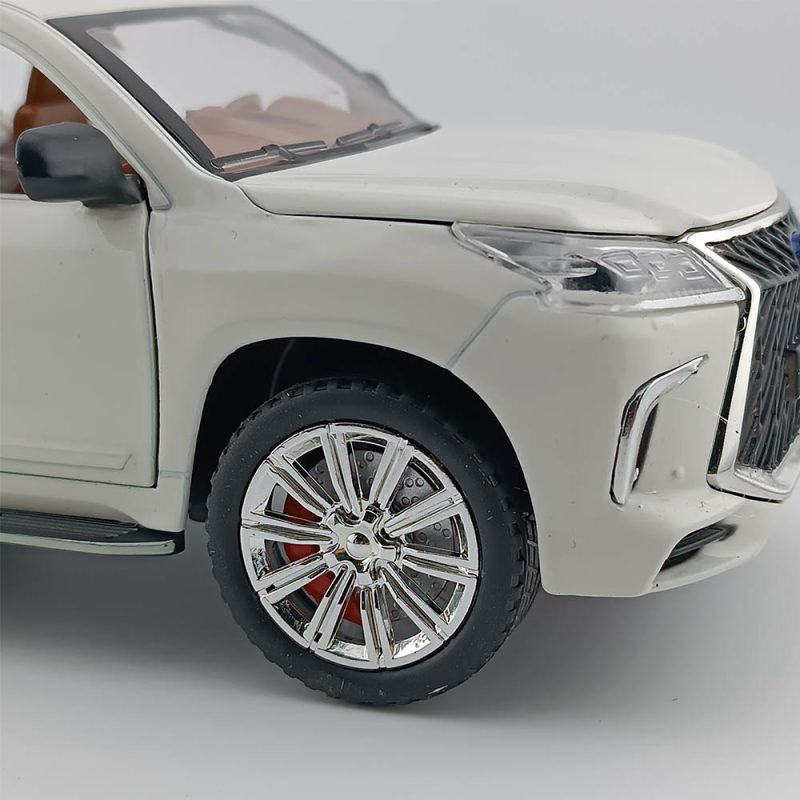 اسباب بازی ماشین فلزی لکسوس LX 570 عقب کش دود زا برند چی ژی