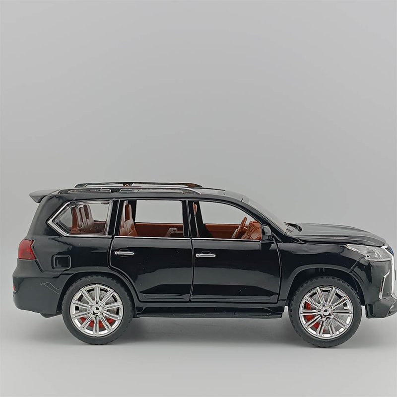 اسباب بازی ماشین فلزی لکسوس LX 570 عقب کش دود زا برند چی ژی